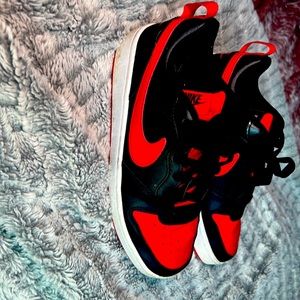 Black and red Nike, 6 Boys sneakers